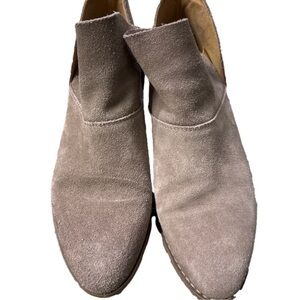 Lucky Brand Gray Suede ‘Fahmida’ Ankle Booties Size 8
